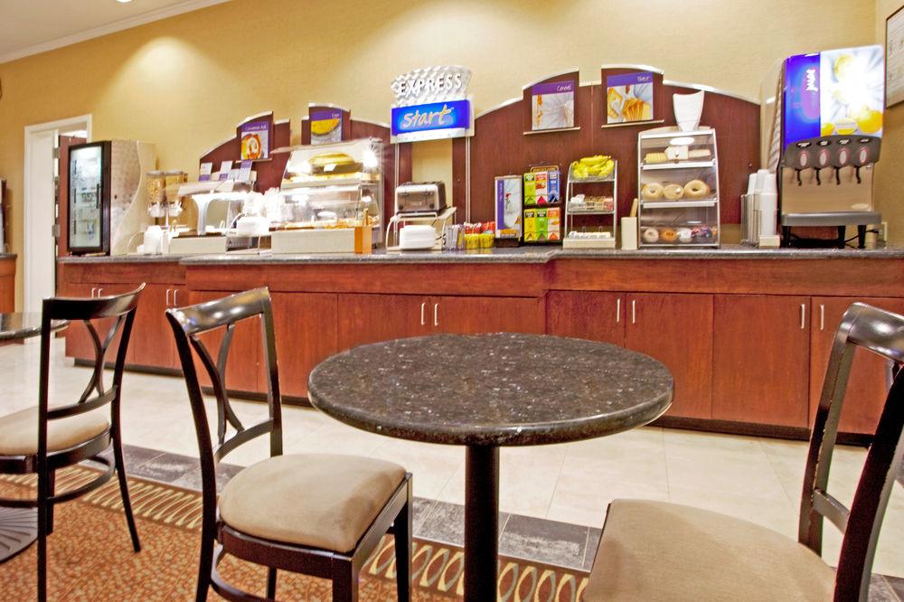 Holiday Inn Express & Suites Columbus At Northlake By Ihg Dış mekan fotoğraf
