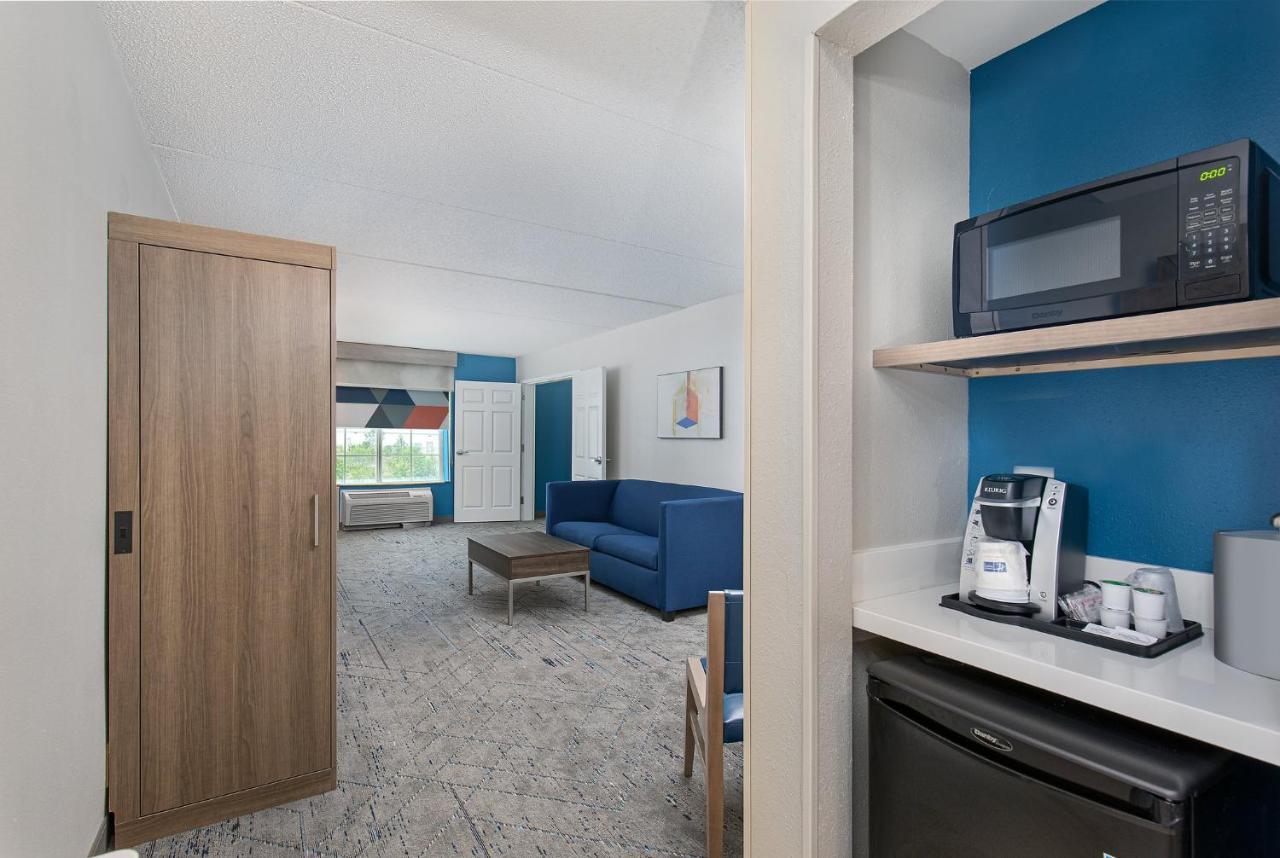 Holiday Inn Express & Suites Columbus At Northlake By Ihg Dış mekan fotoğraf