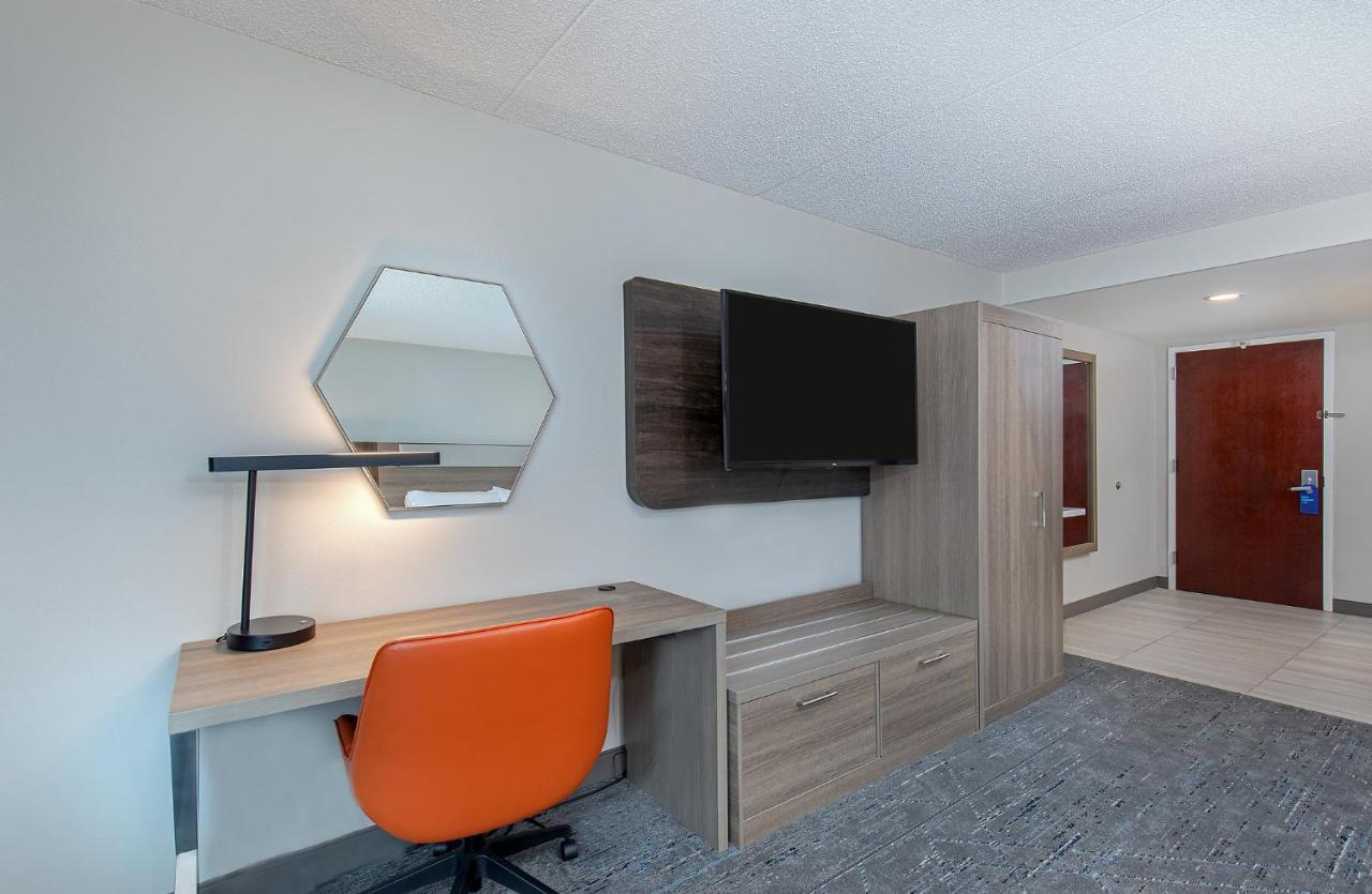 Holiday Inn Express & Suites Columbus At Northlake By Ihg Dış mekan fotoğraf