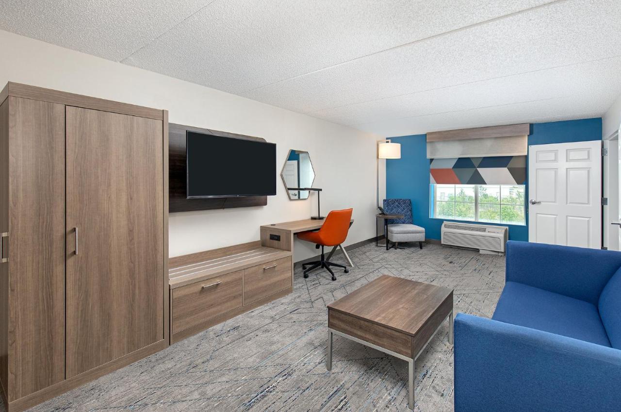 Holiday Inn Express & Suites Columbus At Northlake By Ihg Dış mekan fotoğraf