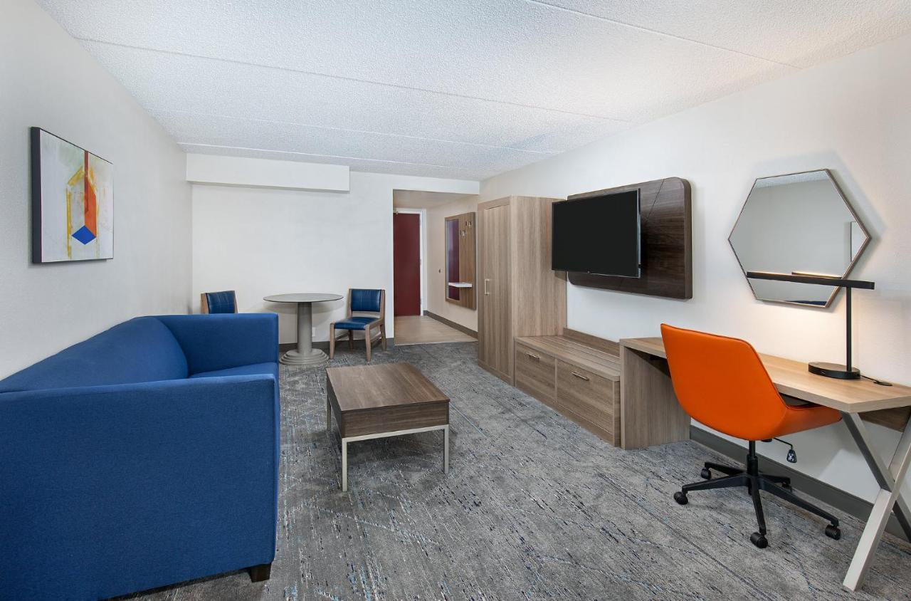 Holiday Inn Express & Suites Columbus At Northlake By Ihg Dış mekan fotoğraf