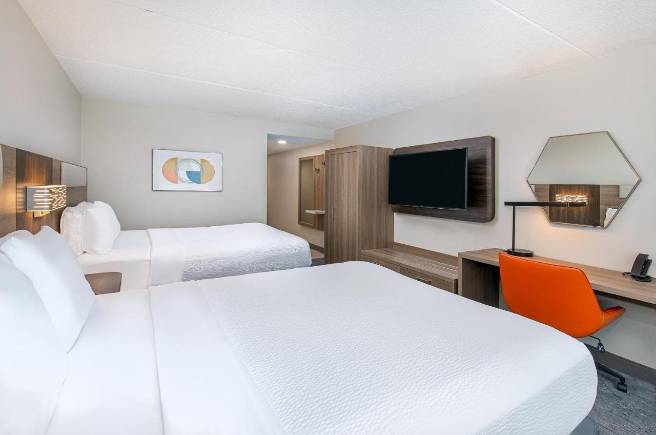 Holiday Inn Express & Suites Columbus At Northlake By Ihg Dış mekan fotoğraf