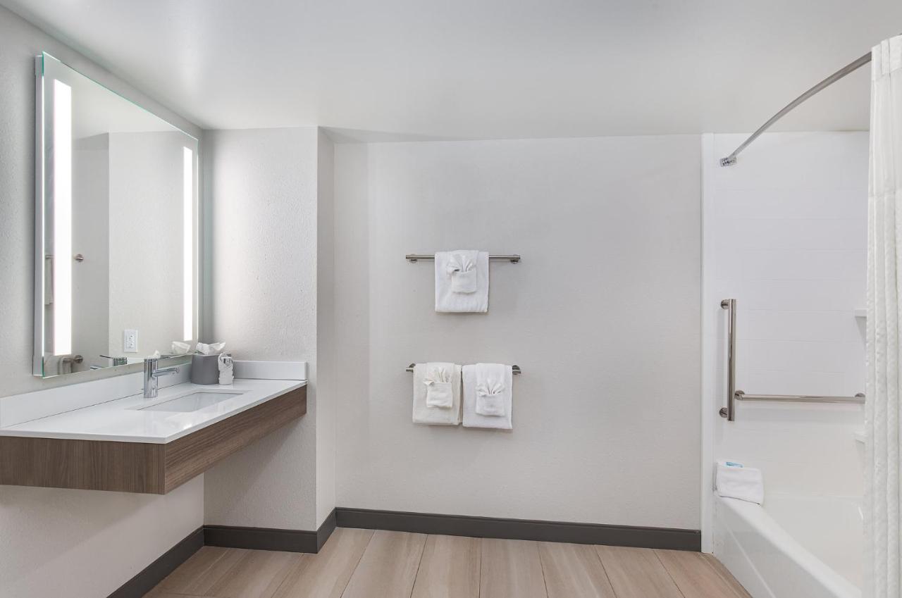 Holiday Inn Express & Suites Columbus At Northlake By Ihg Dış mekan fotoğraf