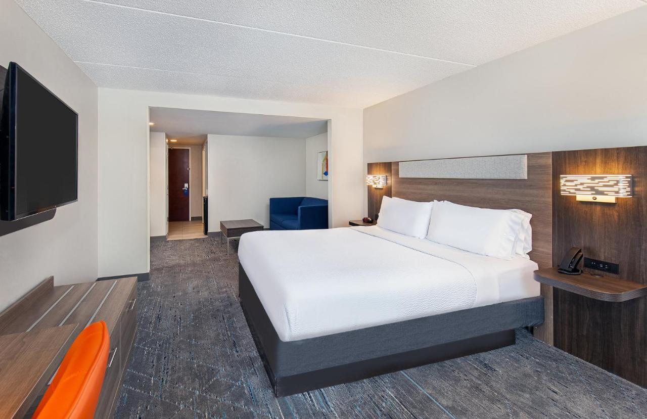 Holiday Inn Express & Suites Columbus At Northlake By Ihg Dış mekan fotoğraf