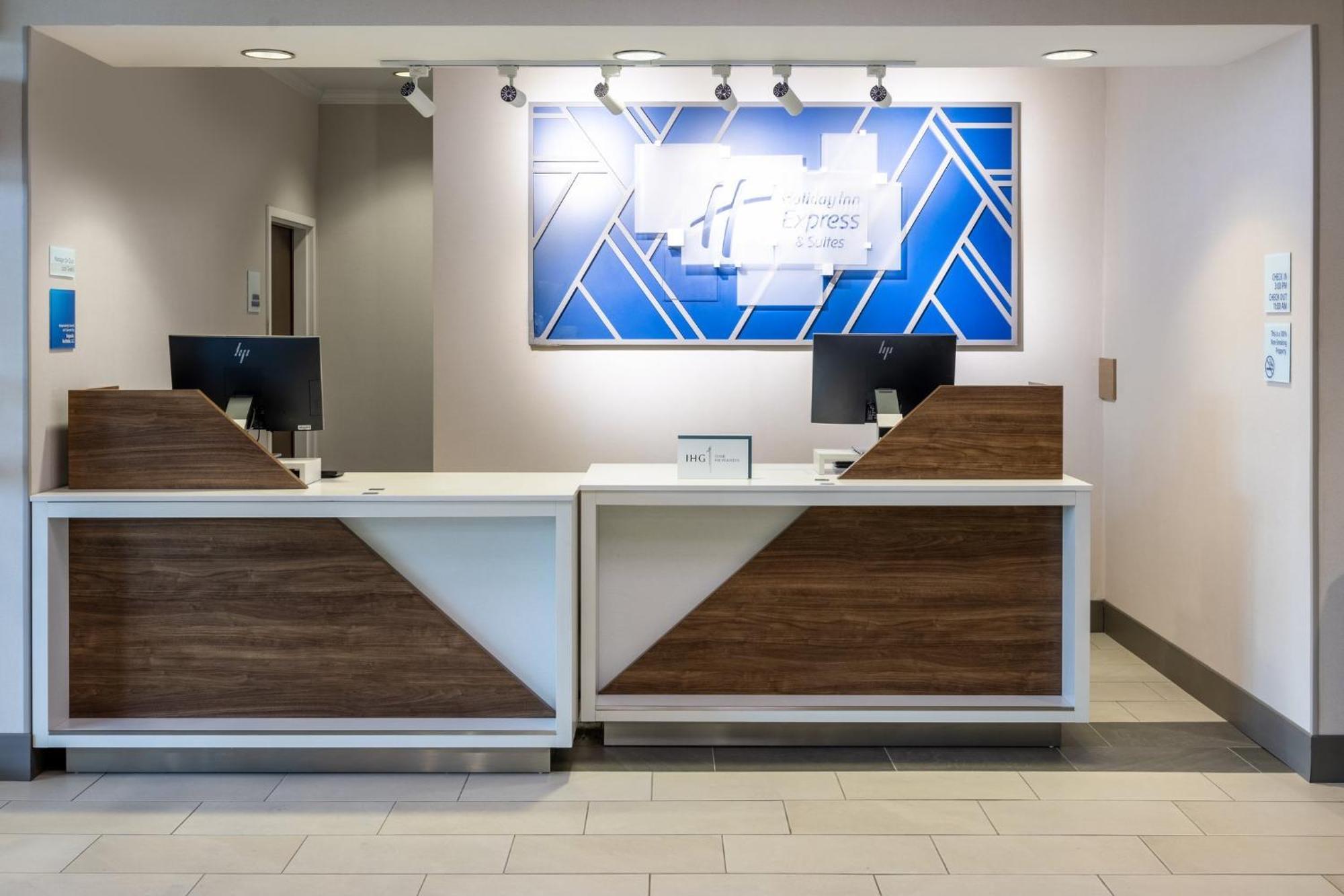 Holiday Inn Express & Suites Columbus At Northlake By Ihg Dış mekan fotoğraf