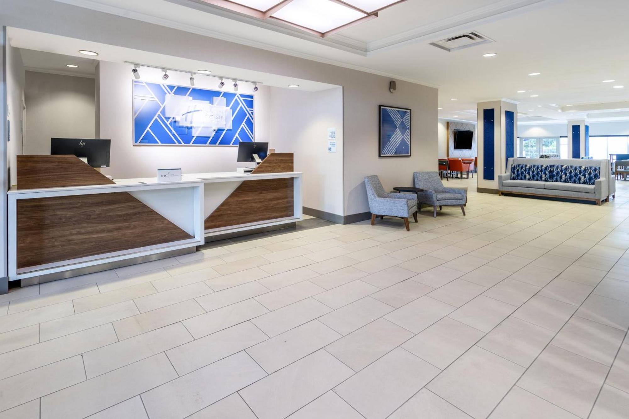 Holiday Inn Express & Suites Columbus At Northlake By Ihg Dış mekan fotoğraf
