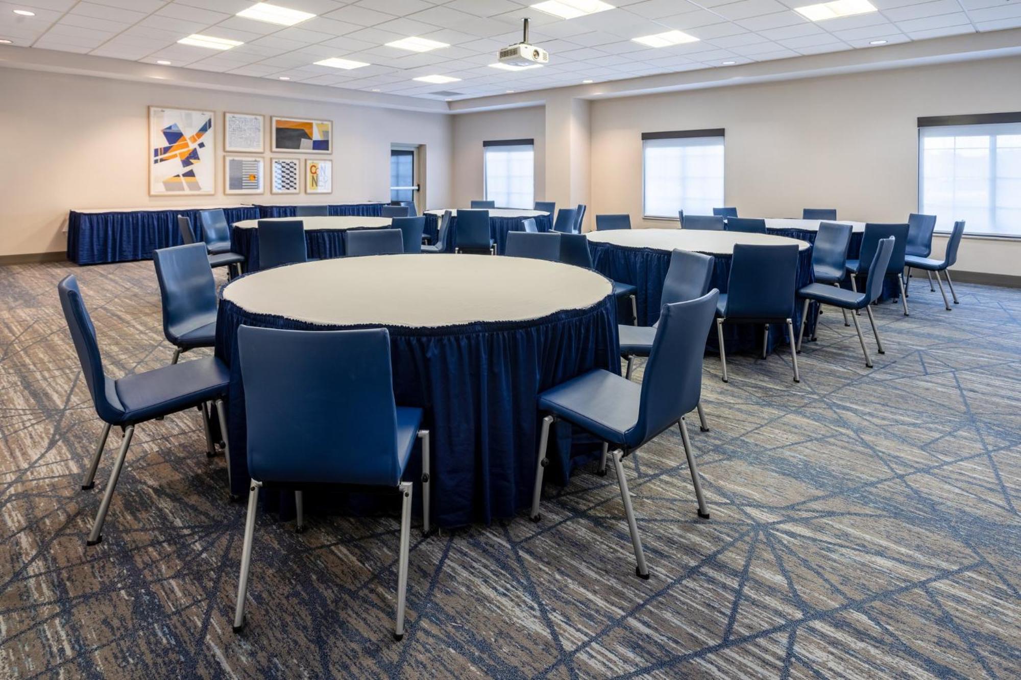 Holiday Inn Express & Suites Columbus At Northlake By Ihg Dış mekan fotoğraf