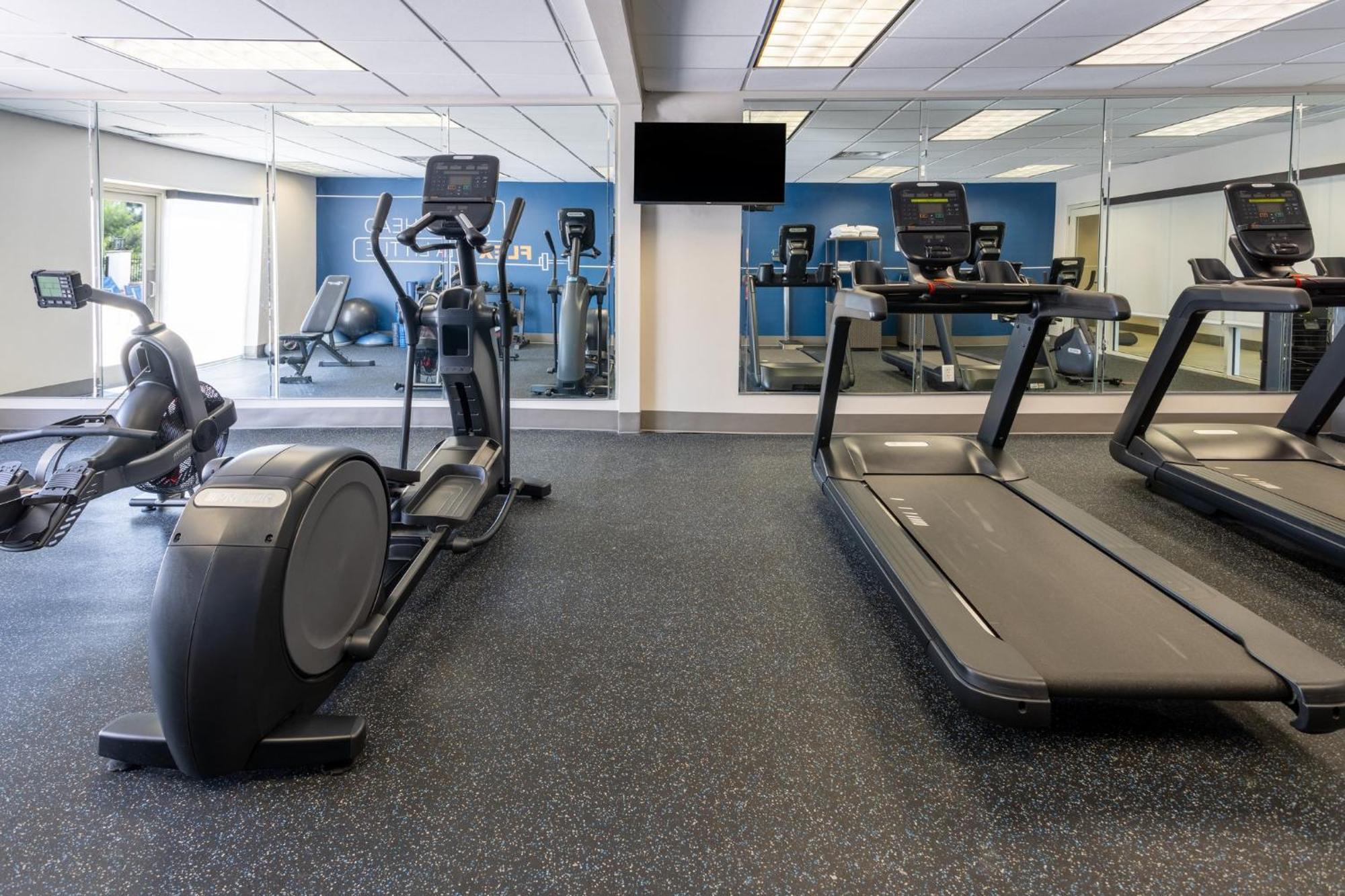 Holiday Inn Express & Suites Columbus At Northlake By Ihg Dış mekan fotoğraf