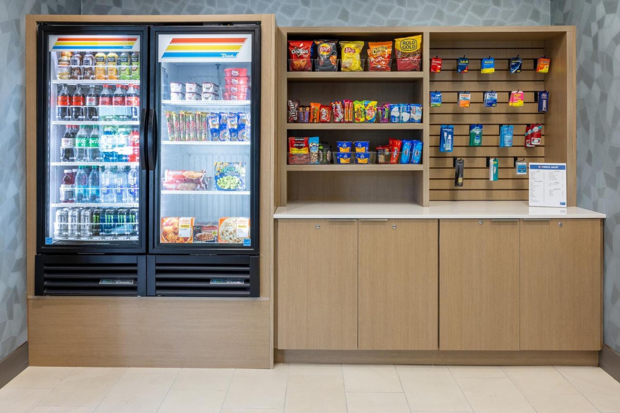 Holiday Inn Express & Suites Columbus At Northlake By Ihg Dış mekan fotoğraf