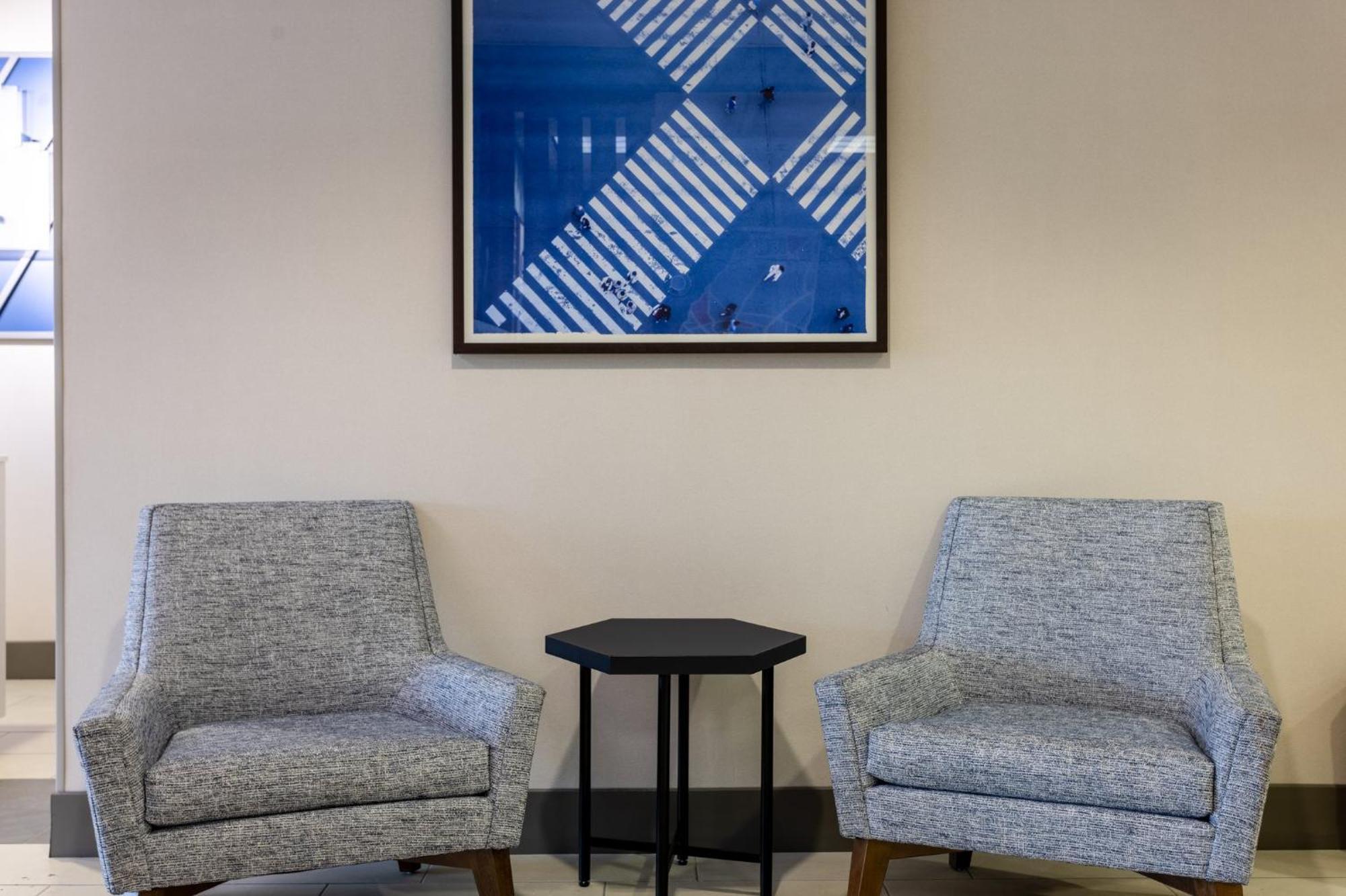 Holiday Inn Express & Suites Columbus At Northlake By Ihg Dış mekan fotoğraf
